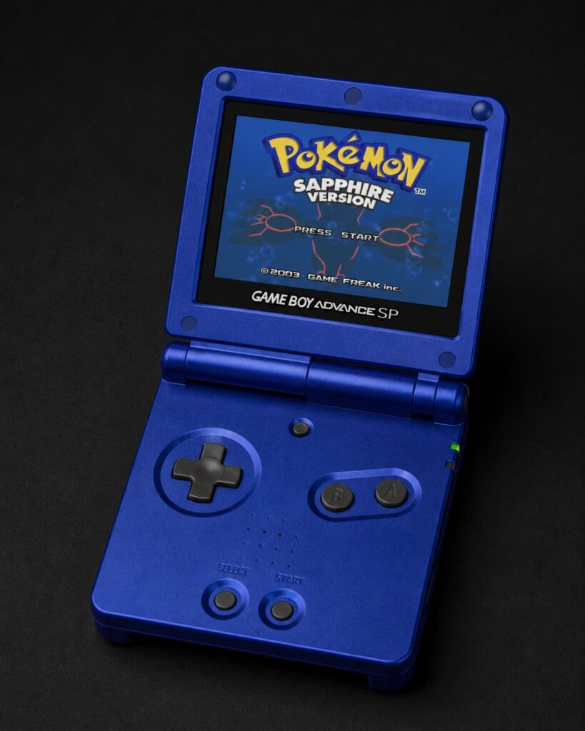 Game Boy Advance SP — the clamshell redesign that finally added a backlit screenTamaño: Medium / alineada a la derecha